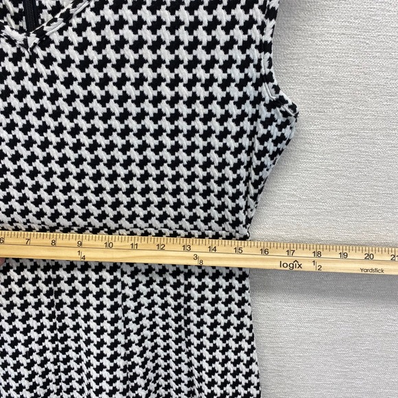 Taylor Women's Black White Houndstooth Fit Flare Dress Size 10 Cap Sleeve V Neck - Picture 8 of 11